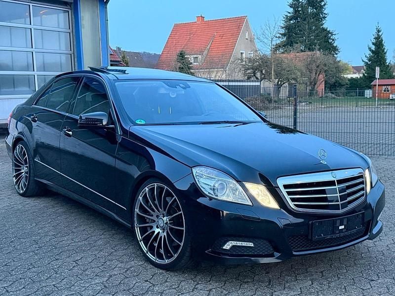 Gebraucht Mercedes E500 387 PS (284 kW) 2010 Schwarz Limousine