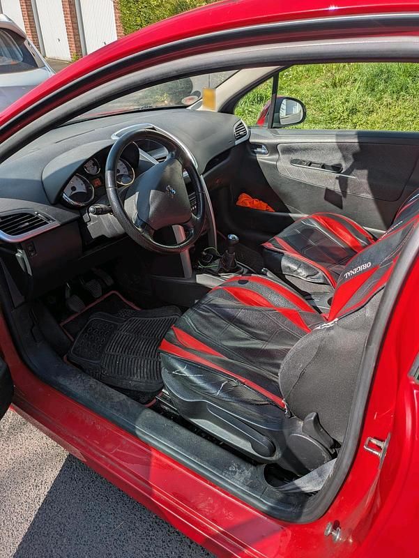 Gebraucht Peugeot 207 75 PS (55 kW) 2006 Rot Coupé