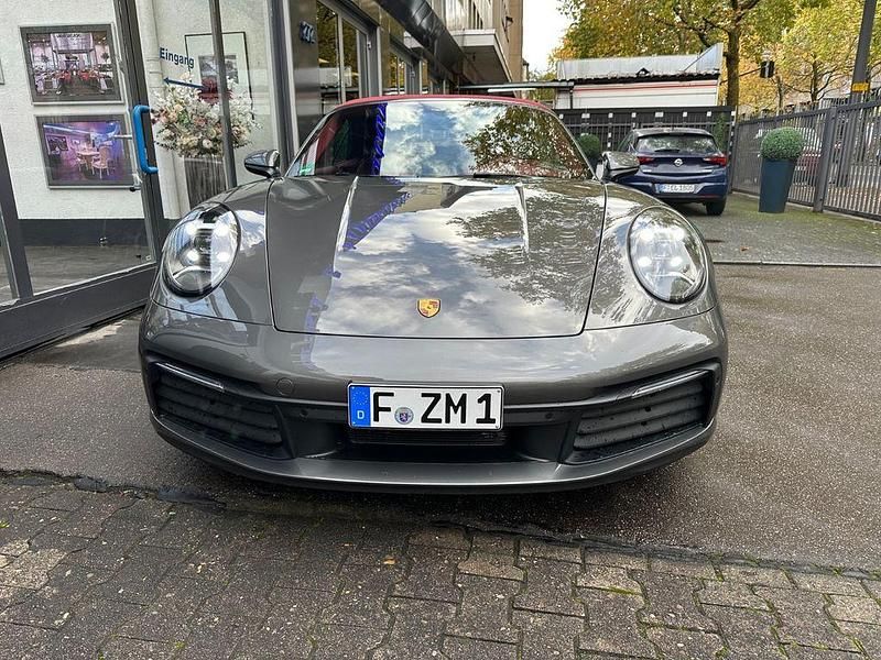 Grau Gebraucht 2023 Porsche 911 Carrera Cabriolet Cabrio | 132.500 € (Fairer Preis) - Bild 1/4