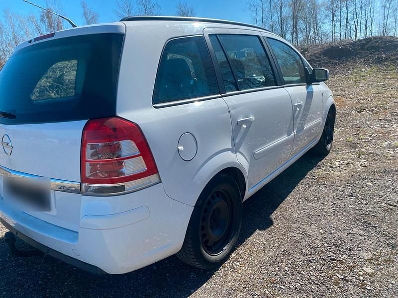 Gebraucht Opel Zafira 110 PS (80 kW) 2012 Weiß Van / Kleinbus