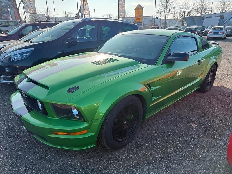 Grün Gebraucht 2007 Ford Mustang Coupé | 9.850 € - Bild 1/4