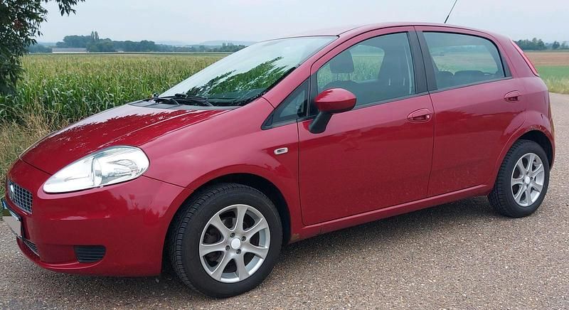 Rot Gebraucht 2009 Fiat Grande Punto Kleinwagen | 995 € (Superpreis) - Bild 1/4