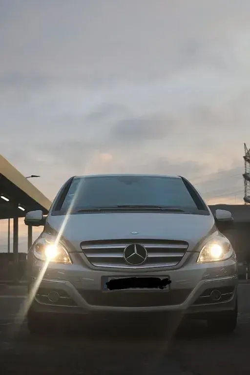 Gebraucht Mercedes B160 95 PS (69 kW) 2009 Silber Van / Kleinbus