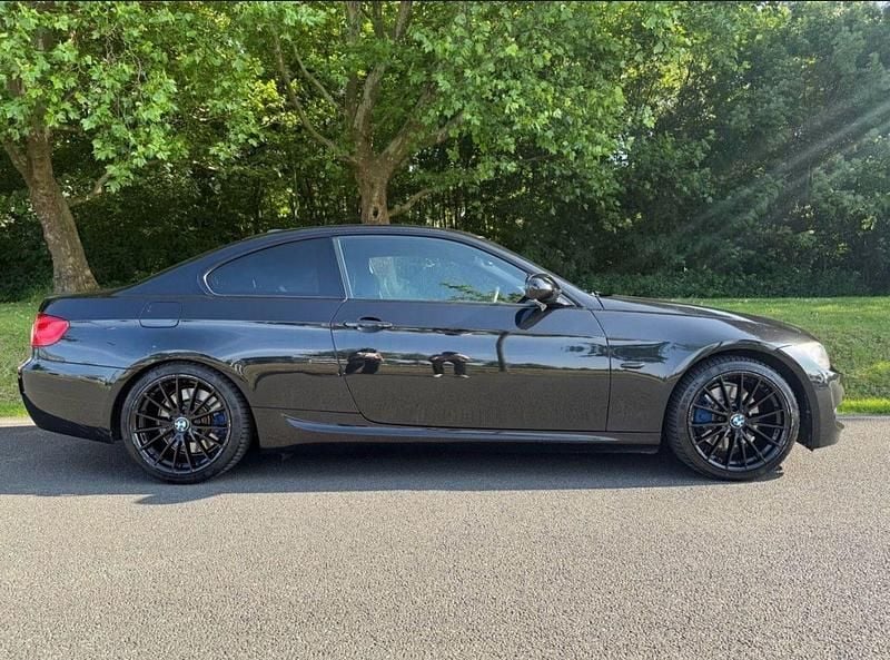 Gebraucht BMW 330 272 PS (200 kW) 2011 Schwarz Coupé