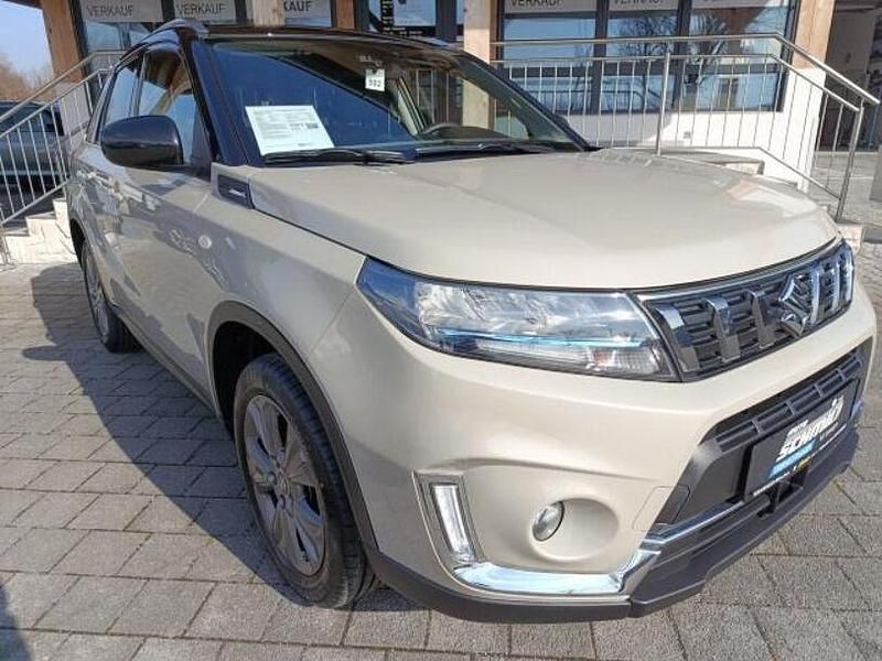 Gebraucht Suzuki Vitara Comfort 129 PS (94 kW) 2022 Savannah/cosmic black pearl SUV