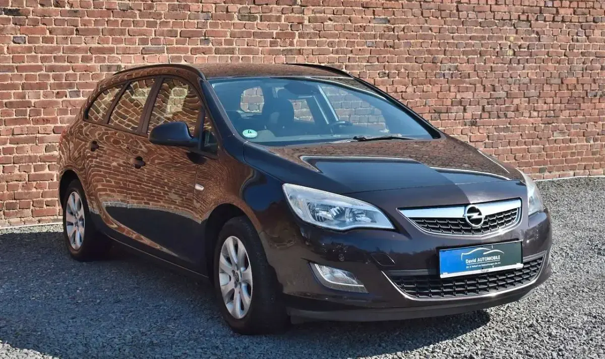 Używany Opel Astra 140 KM (102 kW) 2012 Brązowy Kombi