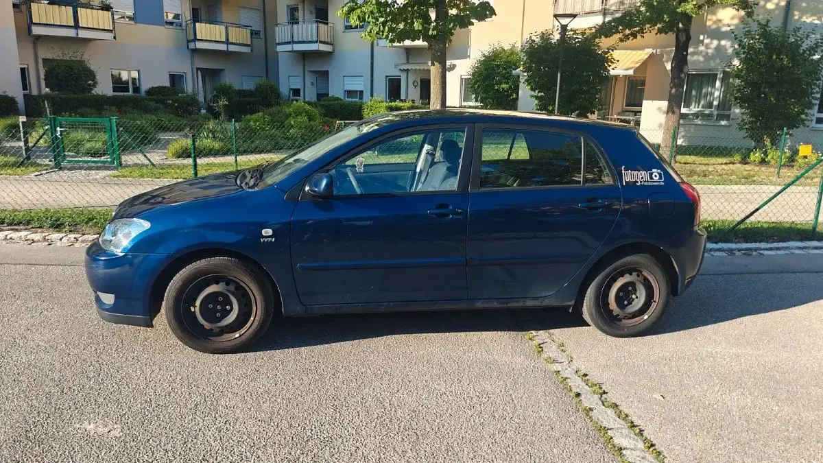 Gebraucht Toyota Corolla 97 PS (71 kW) 2002 Blau Kleinwagen