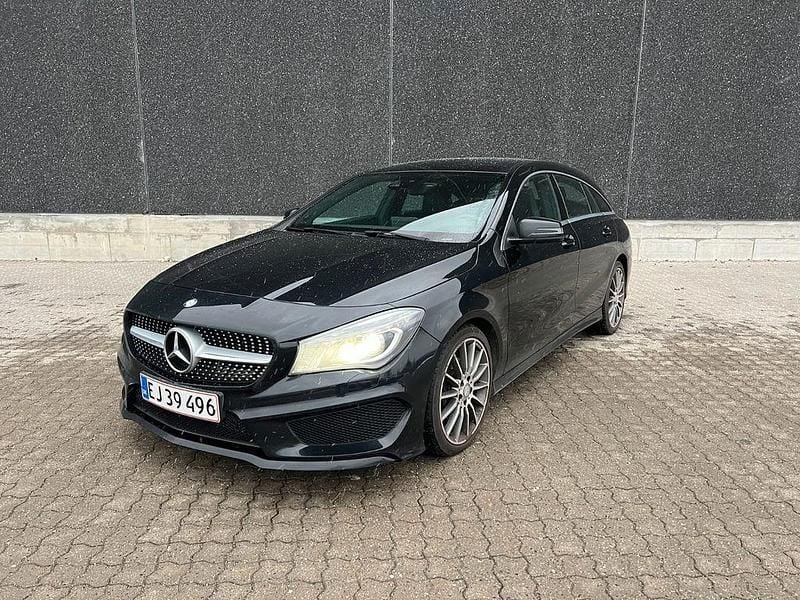 Schwarz Gebraucht 2015 Mercedes CLA200 AMG line Limousine | 13.375 € (Guter Preis) - Bild 1/4