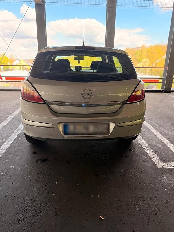 Gebraucht Opel Astra 105 PS (77 kW) 2006 Silber Limousine