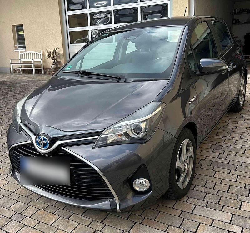 Gebraucht Toyota Yaris Edition-S 101 PS (74 kW) 2017 Grau Kleinwagen