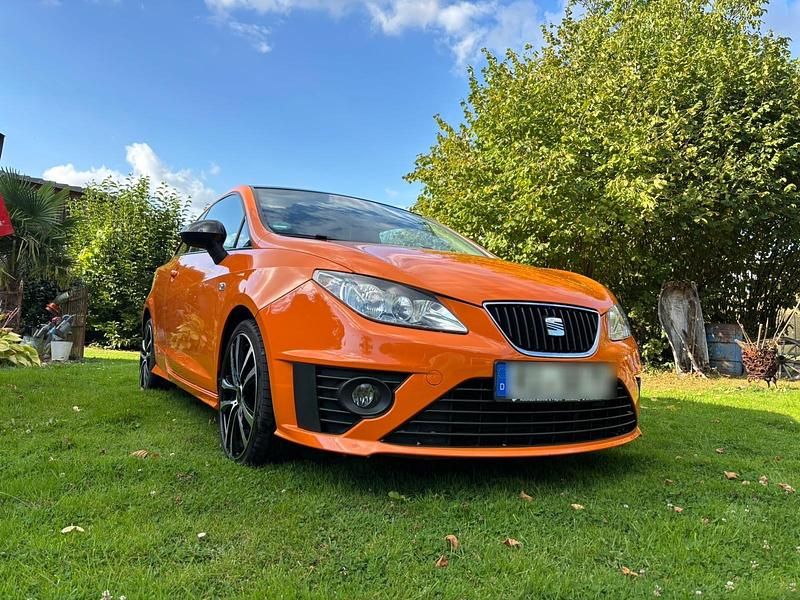 Orange Gebraucht 2010 Seat Ibiza Kleinwagen | 6.666 € (Etwas zu teuer) - Bild 1/4