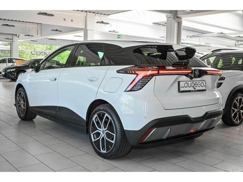 Gebraucht MG MG4 EV Luxury 150 kW (204 PS) 2025 Weiss Kleinwagen