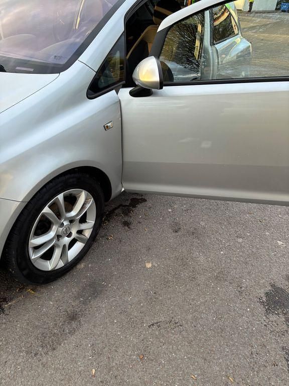 Gebraucht Opel Corsa Selection 101 PS (74 kW) 2010 Silber Kleinwagen