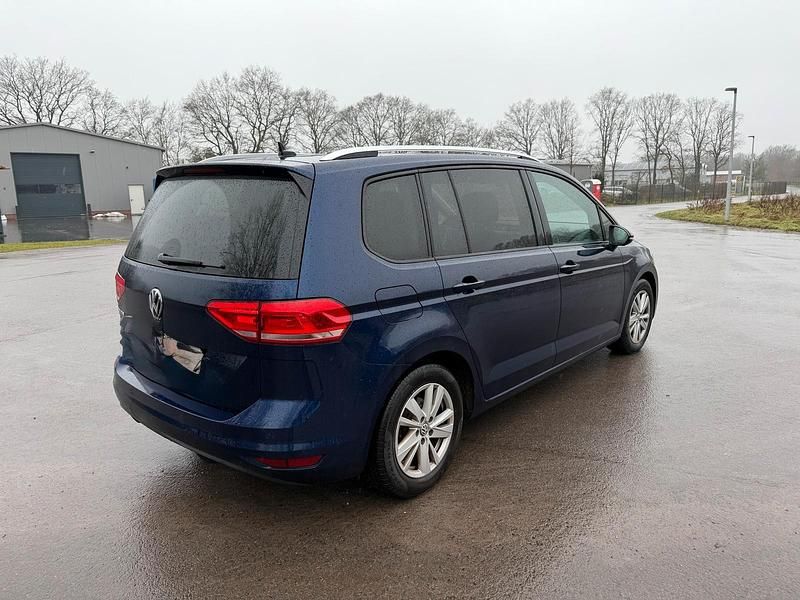Gebraucht VW Touran Comfortline 116 PS (85 kW) 2020 Blau Van / Kleinbus