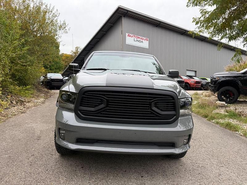 Gebraucht Dodge Ram 401 PS (294 kW) 2021 Grau Pickup