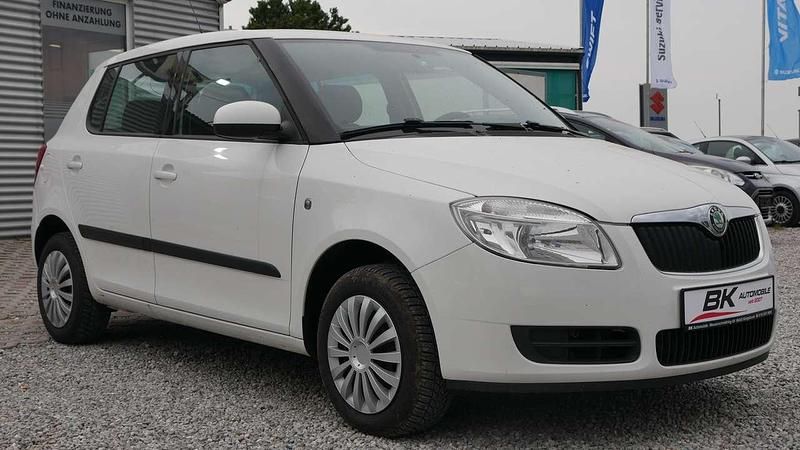Candyweiss Gebraucht 2009 Skoda Fabia Kleinwagen | 2.790 € (Fairer Preis) - Bild 1/4