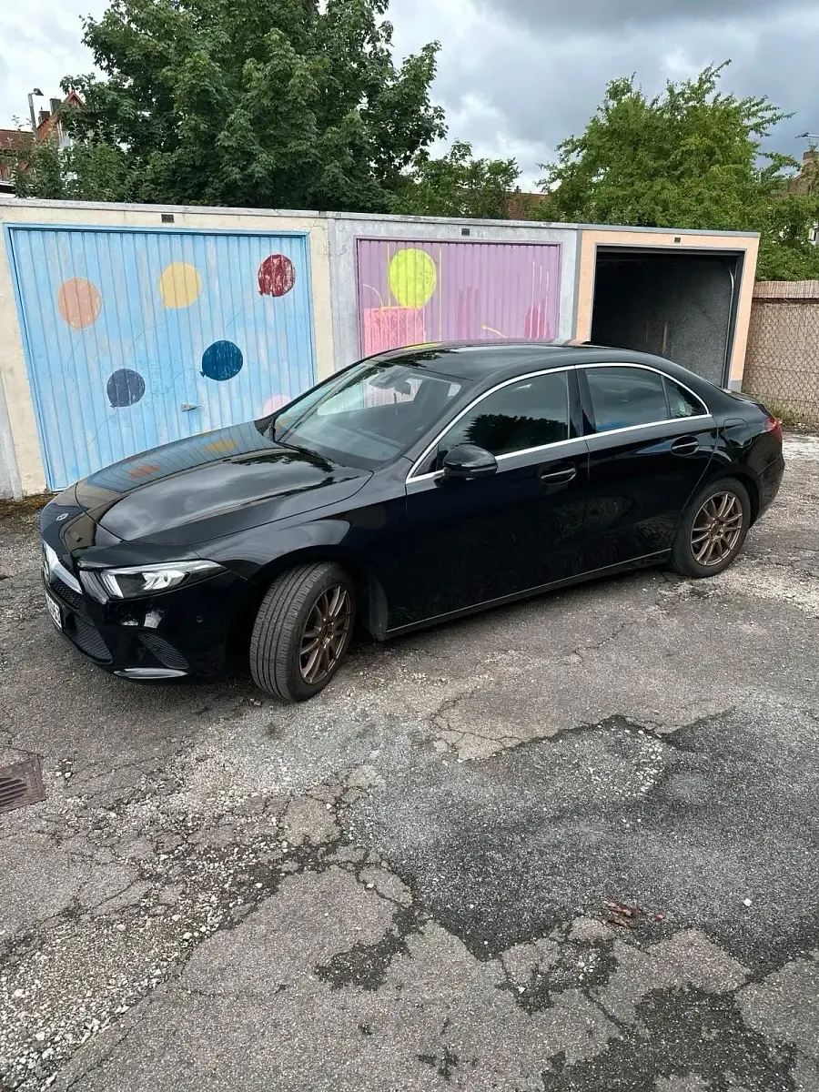 Gebraucht Mercedes A200 163 PS (119 kW) 2019 Schwarz Limousine