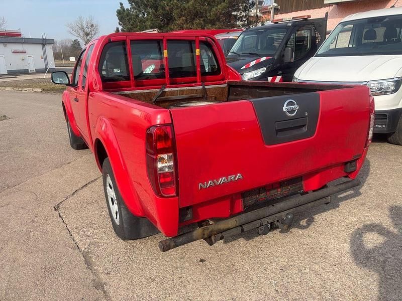 Gebraucht Nissan Navara XE 190 PS (139 kW) 2011 Rot Pickup