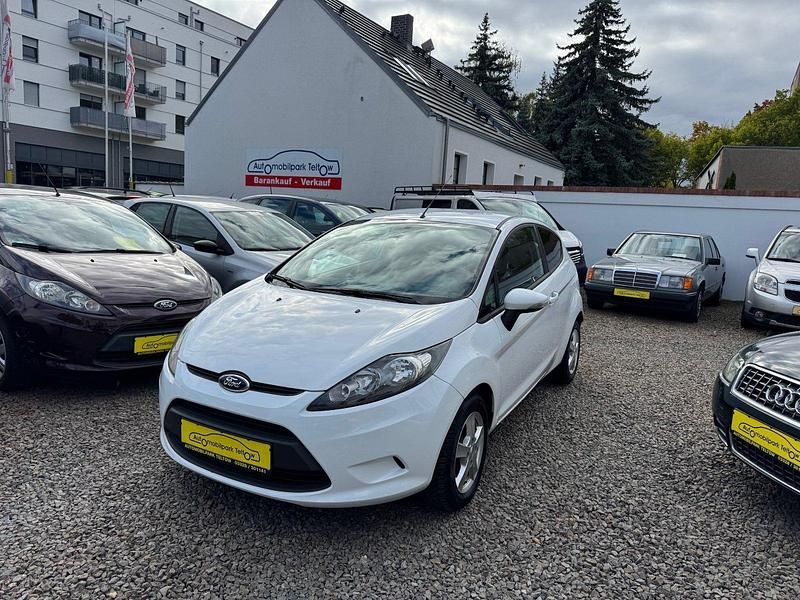 Gebraucht Ford Fiesta Trend 60 PS (44 kW) 2010 Frozen white Kleinwagen
