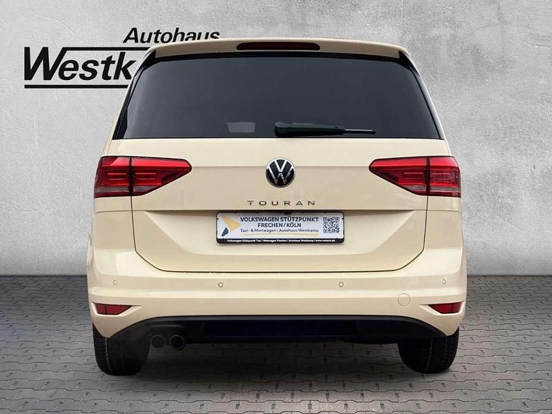 Neu VW Touran Edition 150 PS (110 kW) 2026 Hellelfenbein Van / Kleinbus