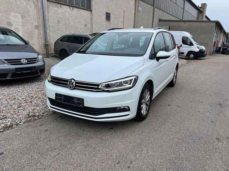 Weiß Gebraucht 2018 VW Touran Comfortline Van / Kleinbus | 9.500 € (Superpreis) - Bild 1/4