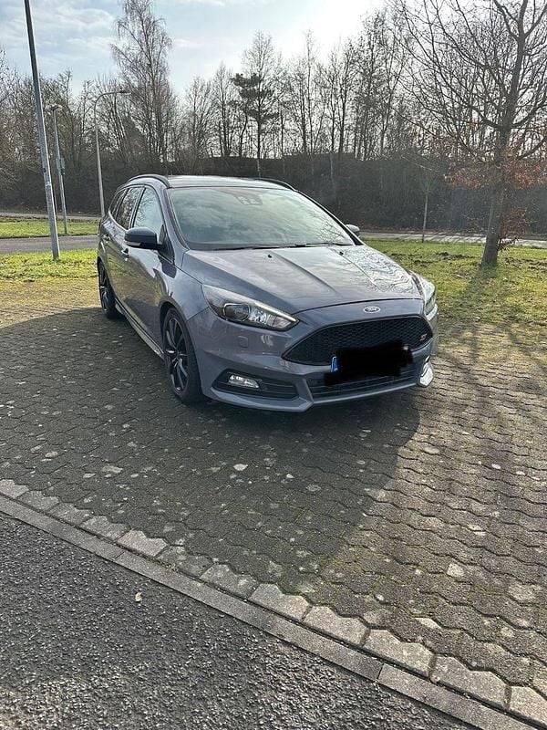 Grau Gebraucht 2016 Ford Focus Sport Kombi | 13.500 € (Guter Preis) - Bild 1/4