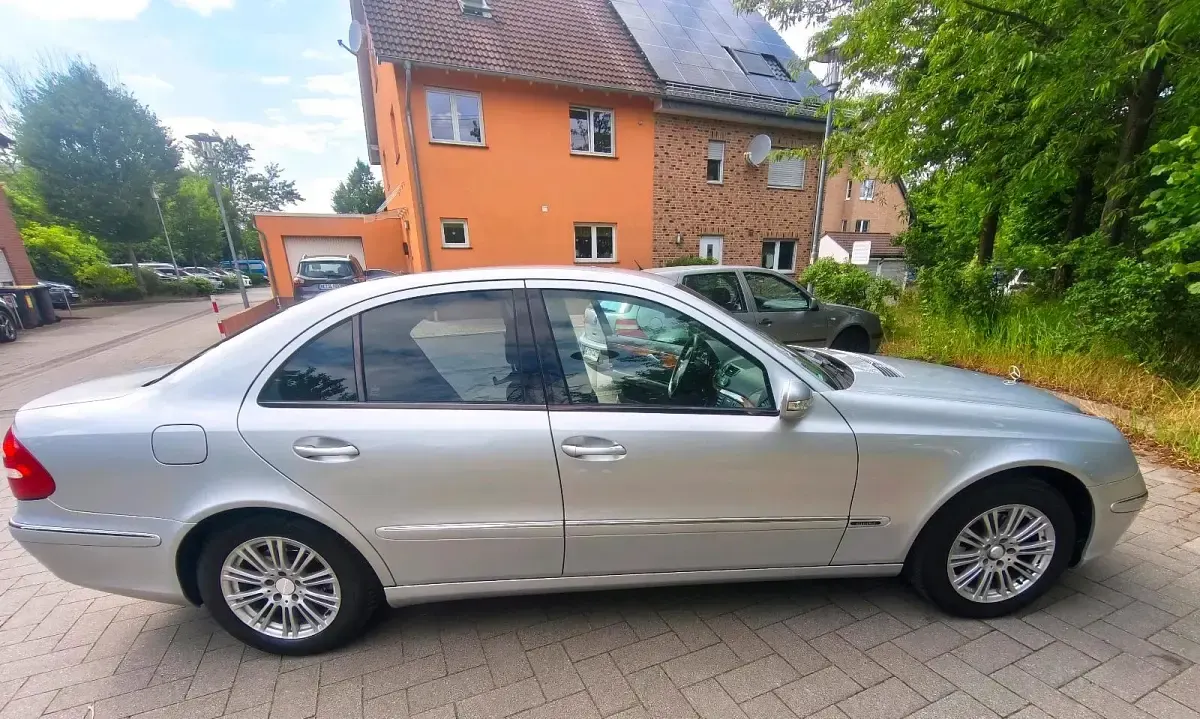 Gebraucht Mercedes E280 190 PS (139 kW) 2005 Grau Limousine