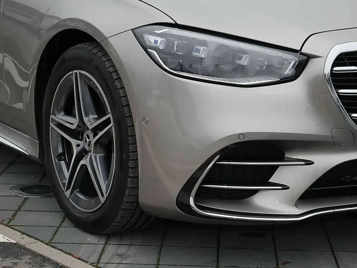 Gebraucht Mercedes S450 AMG 367 PS (269 kW) 2024 Mojavesilber Limousine