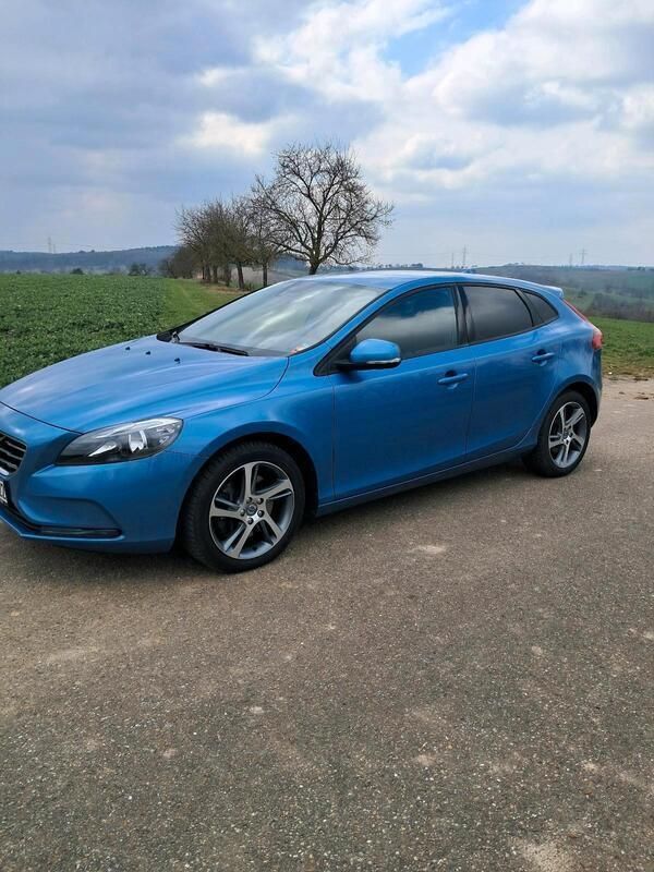 Blau Gebraucht 2015 Volvo V40 Kombi | 12.500 € (Teuer) - Bild 1/4
