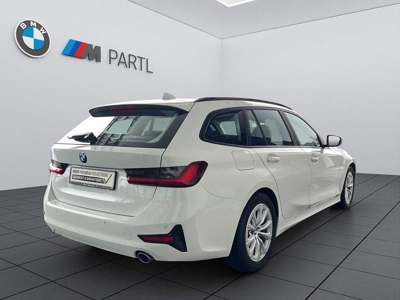 Gebraucht BMW 318 Advantage 150 PS (110 kW) 2022 Alpinweiß uni Kombi