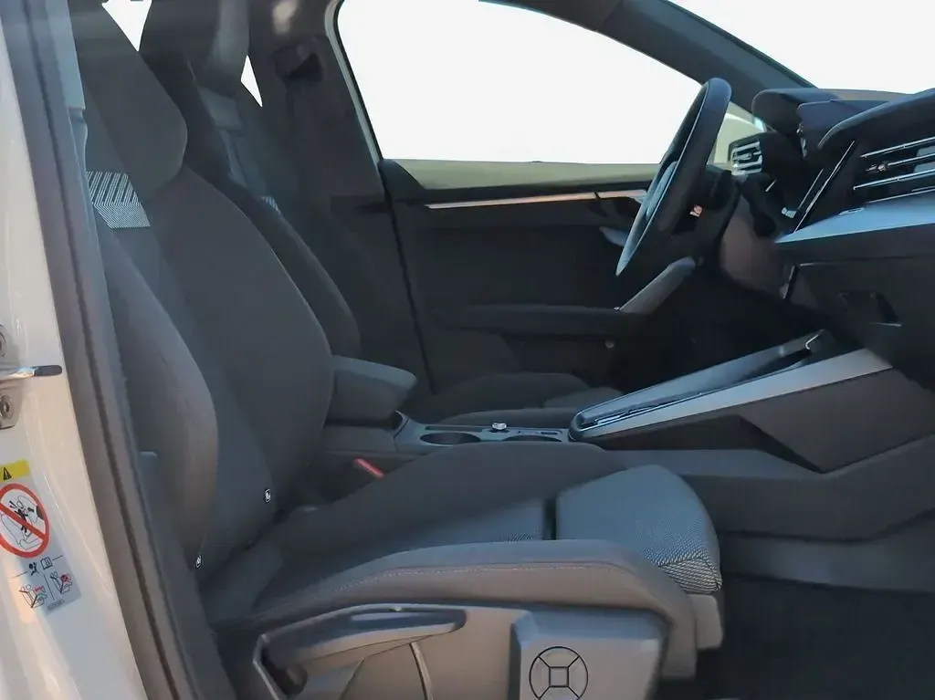 Używany Audi A3 Advanced 150 KM (110 kW) 2025 Biały Sedan/Limuzyna