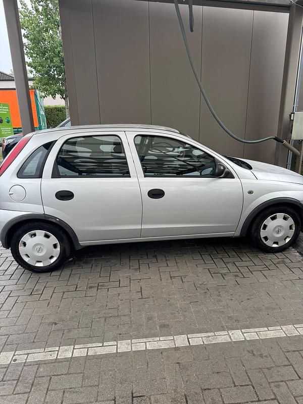 Grün Gebraucht 2005 Opel Corsa Kleinwagen | 1.100 € (Guter Preis) - Bild 1/4