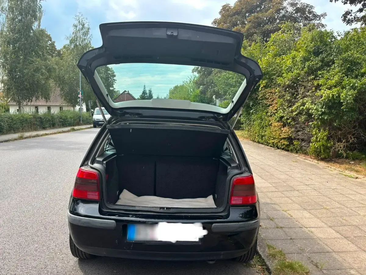 Gebraucht VW Golf IV 101 PS (74 kW) 2002 Schwarz Kleinwagen