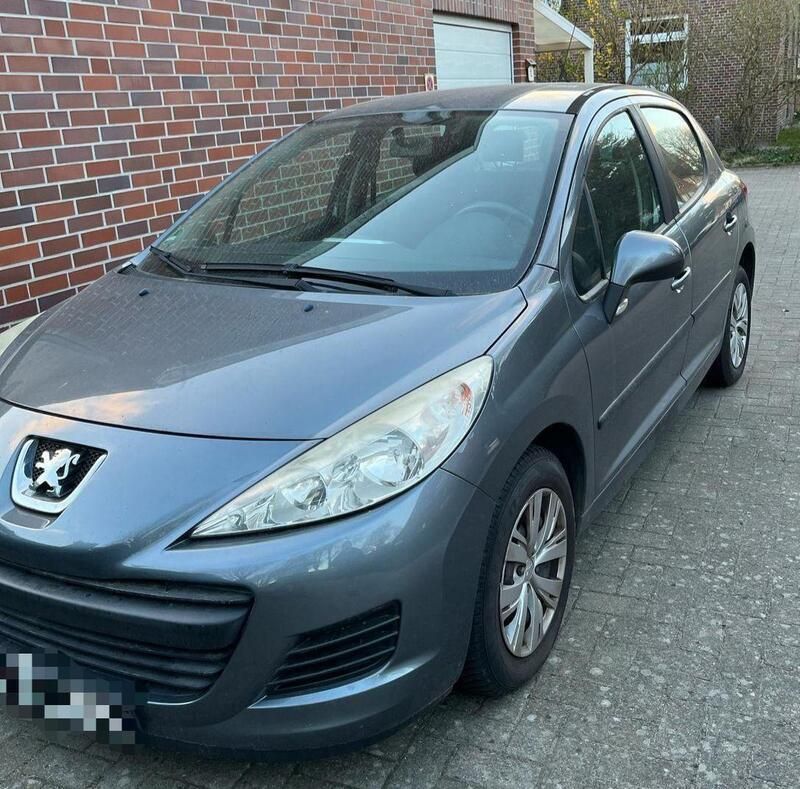 Grau Gebraucht 2009 Peugeot 207 Tendance Kleinwagen | 1.999 € (Fairer Preis) - Bild 1/4