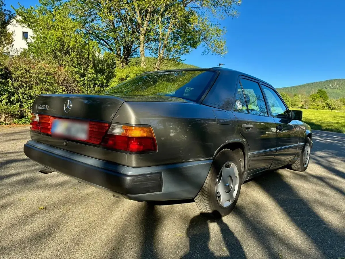 Usata Mercedes E250 94 CV (69 kW) 1989 Grigio Berlina