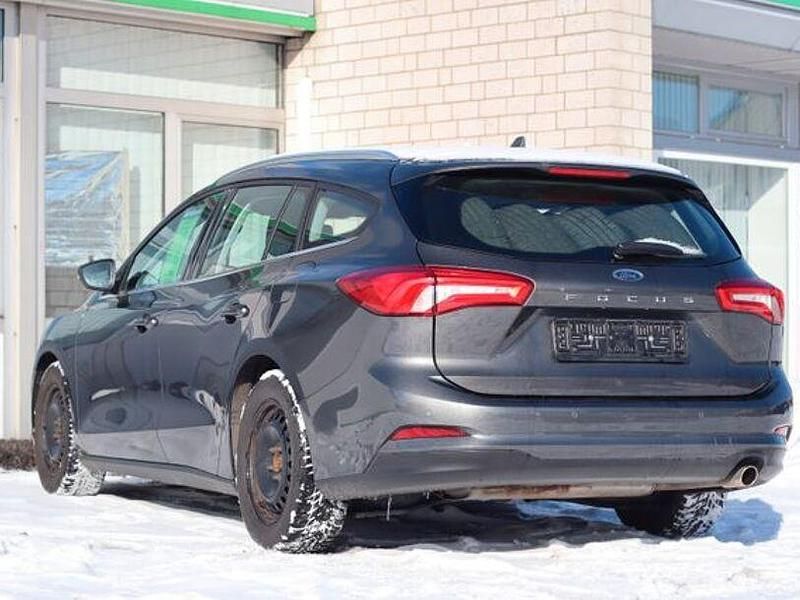 Gebraucht Ford Focus Titanium 125 PS (91 kW) 2018 Grau Limousine