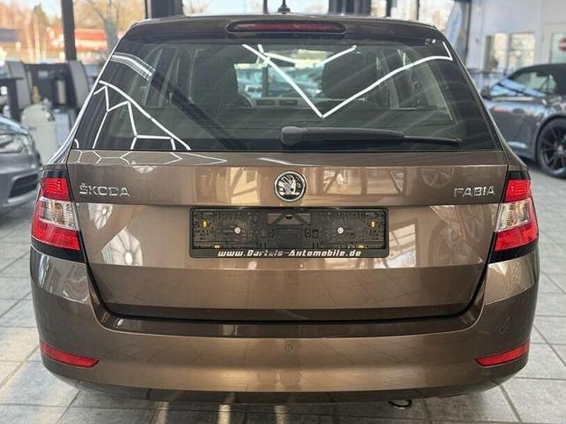 Gebraucht Skoda Fabia Ambition 95 PS (69 kW) 2019 Maple braun metallic Kombi