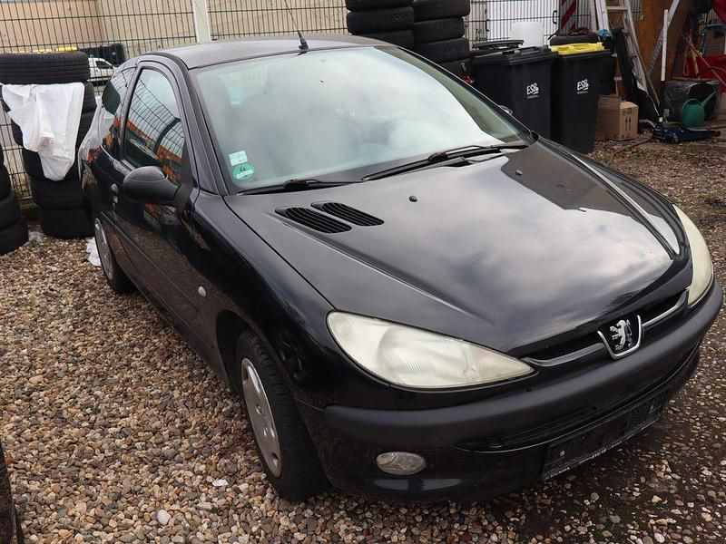Gebraucht Peugeot 206 60 PS (44 kW) 2002 Schwarz Limousine