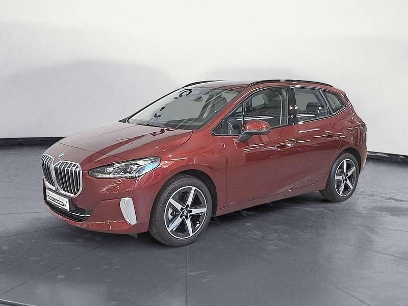 Gebraucht BMW 220 Efficient Dynamics 156 PS (114 kW) 2024 Piemont rot metallic Van / Kleinbus