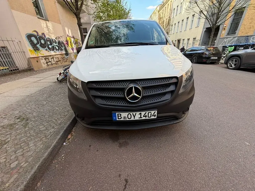 Gebraucht Mercedes Vito 102 PS (75 kW) 2022 Schwarz Van