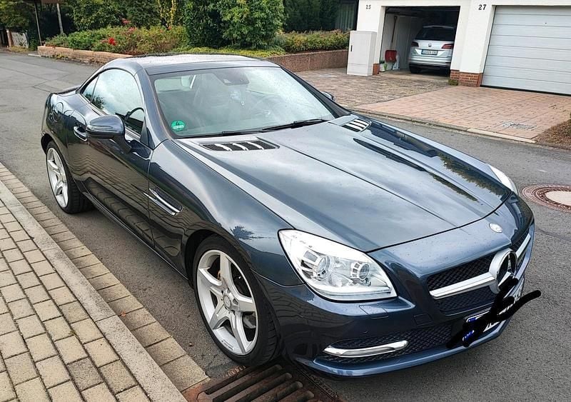 Grau Gebraucht 2011 Mercedes SLK250 AMG Cabrio | 16.500 € (Superpreis) - Bild 1/4