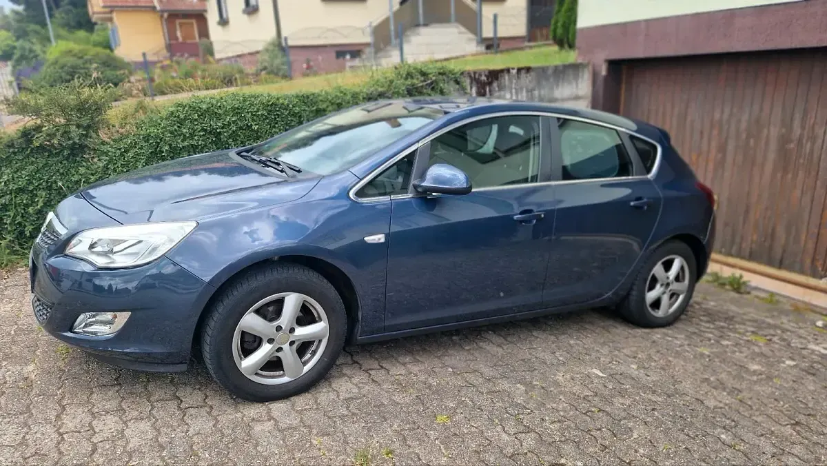 Gebraucht Opel Astra 115 PS (84 kW) 2010 Blau Kombi