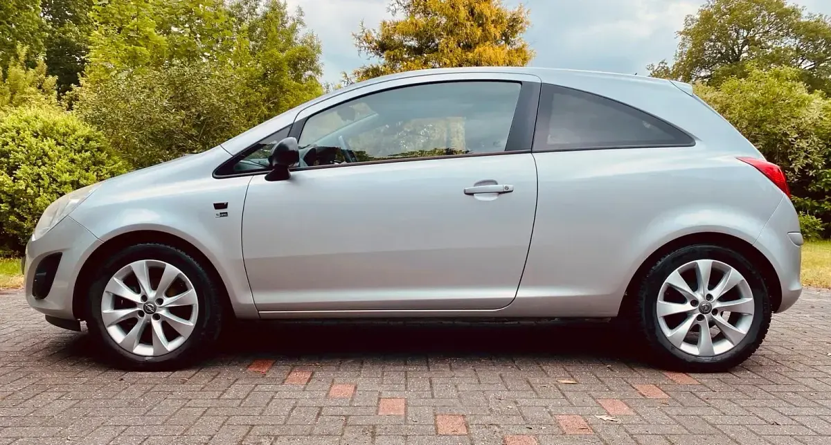 Gebraucht Opel Corsa 69 PS (50 kW) 2012 Silber Kleinwagen