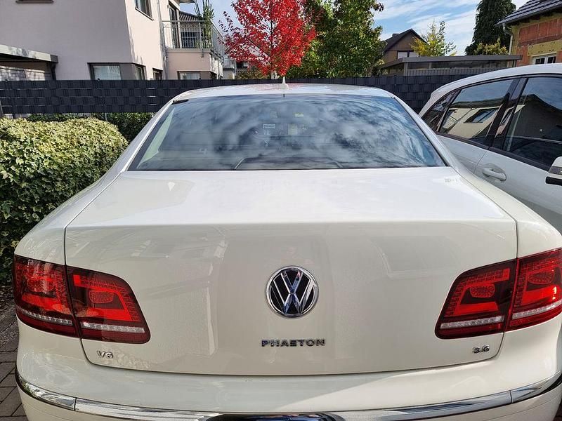 Second-hand VW Phaeton 280 CP (205 kW) 2014 Alb Berlinǎ