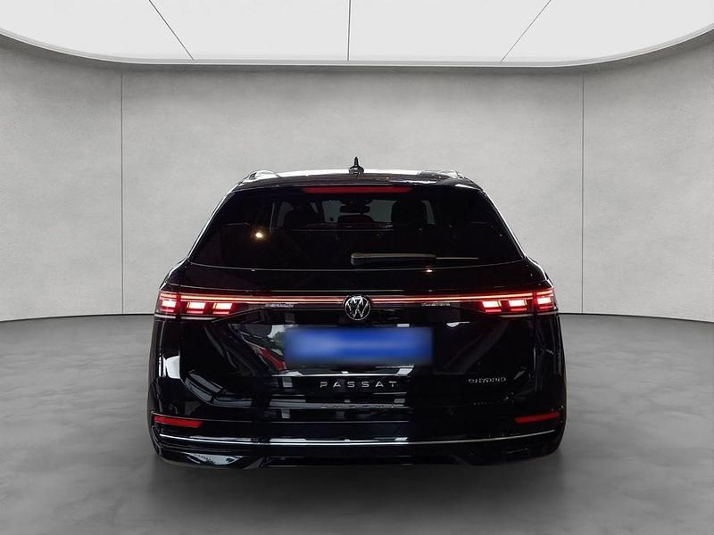 Gebraucht VW Passat Elegance 204 PS (150 kW) 2025 Schwarz Kombi