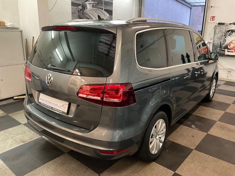 Gebraucht VW Sharan Comfortline 150 PS (110 kW) 2016 Grau Van / Kleinbus
