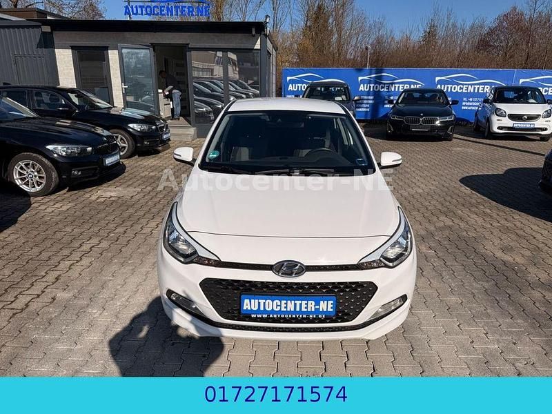 Gebraucht Hyundai i20 Trend 84 PS (61 kW) 2017 Weiß Limousine