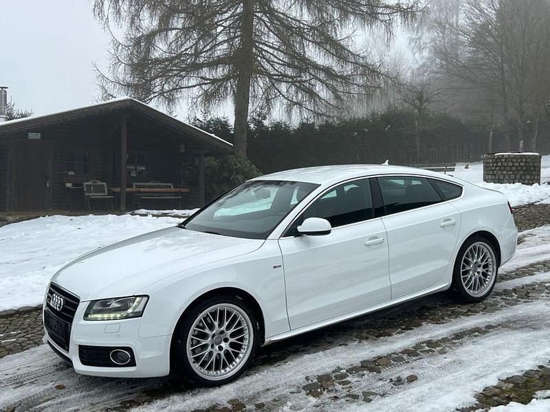 Weiß Gebraucht 2011 Audi A5 Sportback S-Line Kleinwagen | 12.650 € (Fairer Preis) - Bild 1/4