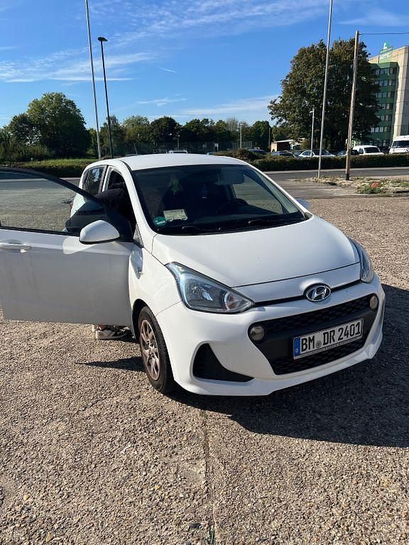 Weiß Gebraucht 2019 Hyundai i10 Trend Kleinwagen | 6.500 € (Superpreis) - Bild 1/4