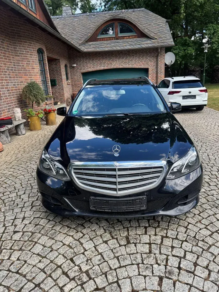 Gebraucht Mercedes E250 204 PS (150 kW) 2014 Schwarz Kombi